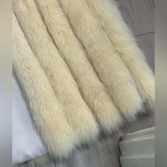 SAGA FOX Elegant White Long Fur Coat - Picture 3 of 12